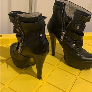 Steve Madden black with silver buckles